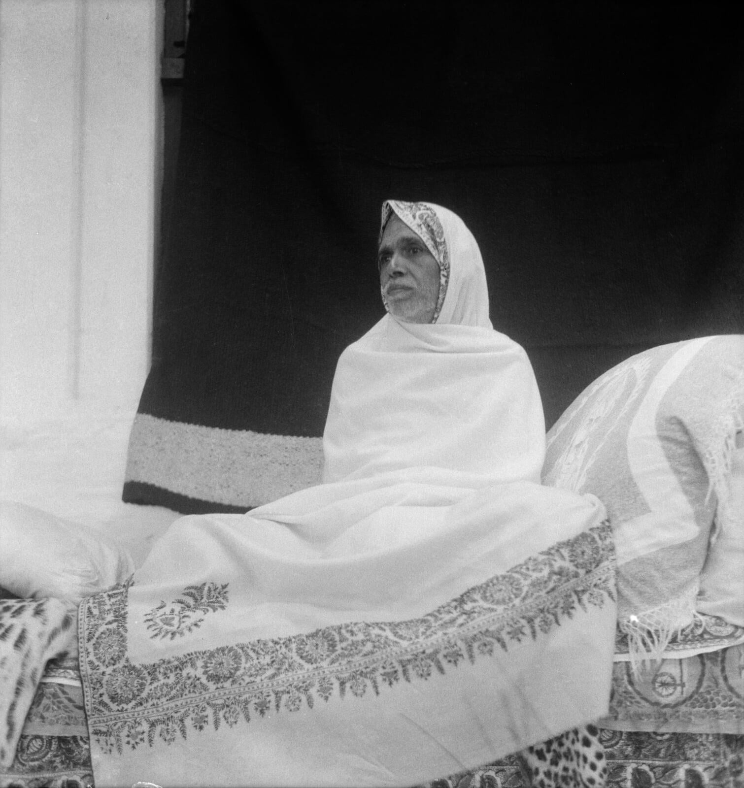 CAV_018_026_ac_sitting-on-couch-at-skandasramam_blanket-covering-him_7-of-15